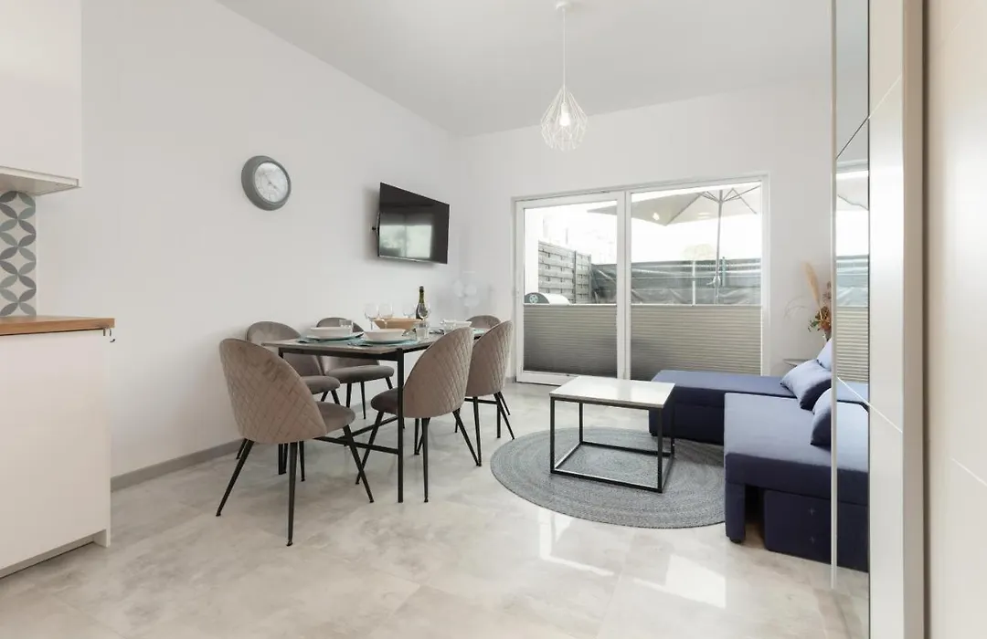 Lake House Sosnowy Las Mielno by Noclegi Renters-1